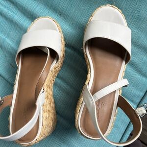 Universal Thread Off-White Platform Sandals